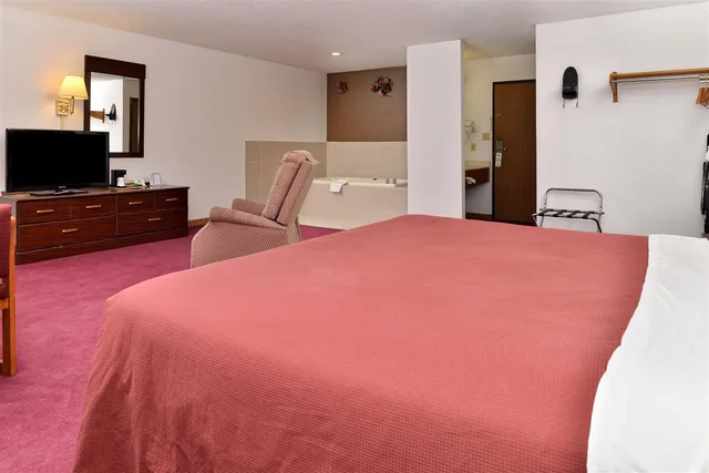 جناح بسرير كينج بحوض جاكوزي، Americas Best Value Inn Beardstown 2/3