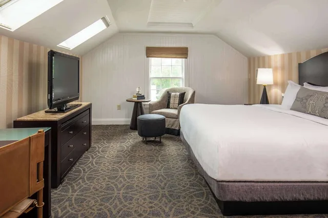 Green, Mountain, Resort, Suite, King Bed, Sofa، Inns At The Equinox 1/3