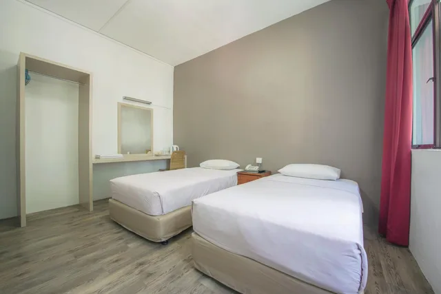 غرفة ديلوكس ثلاثية بسرير كوين وسرير فردي، Ymca International Hostel 2/2