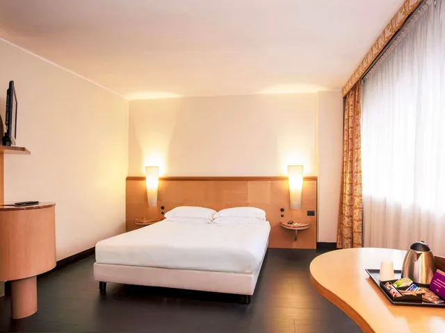 Standard, Double Bed, Mercure Roma West 2/10