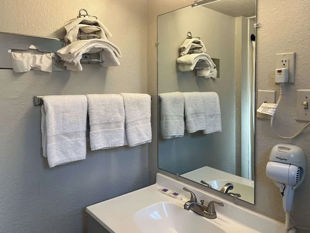 غرفة ديلوكس بسريرين كوين بمطبخ صغير، Motel6 Artesia, NM 8/8