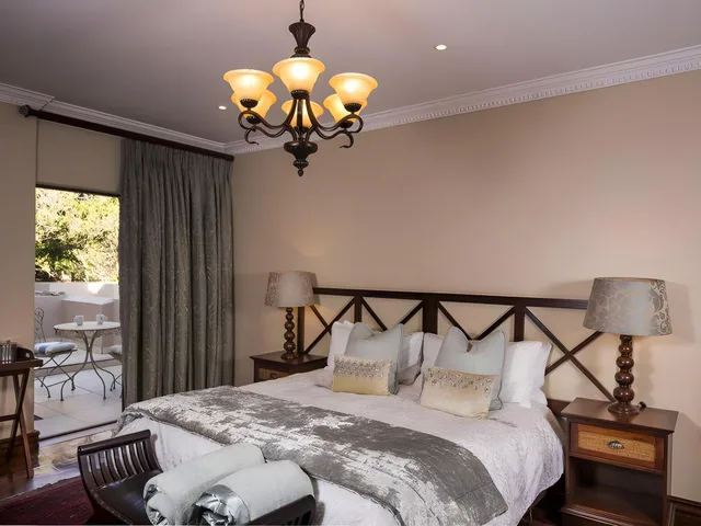 جناح تنفيذي بسرير كوين، Opikopi Guest House 2/2