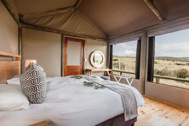 خيمة فاخرة بسريرين منفصلين وسريرين كينج بغرفتي نوم، Hlosi Game Lodge 1/4