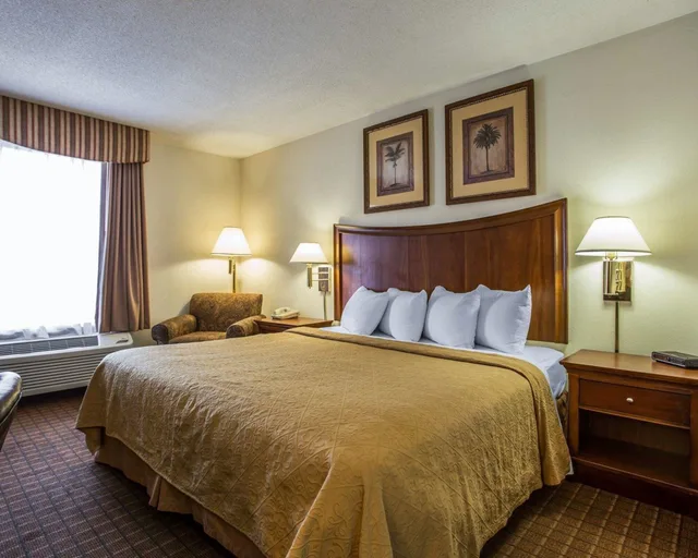 غرفة بسرير كينج لذوي الإعاقة، Quality Inn Fort Jackson 2/5
