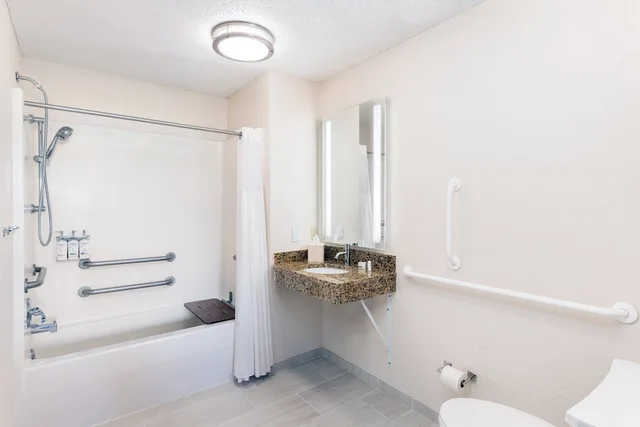 جناح بسرير كوين بغرفة نوم واحدة لذوي الإعاقة، Candlewood Suites Eagan Arpt South - Mall Area, an IHG Hotel 7/7