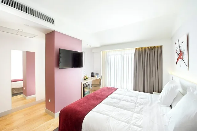 غرفة تنفيذية بسرير كينج بشرفة، Hotel Sercotel Ciudad de Miranda 1/6