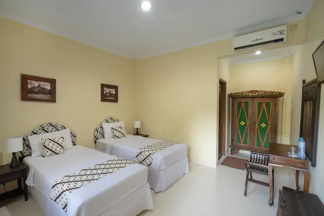 Superior, Twin Beds, Diana Hotel Jogja 1/2