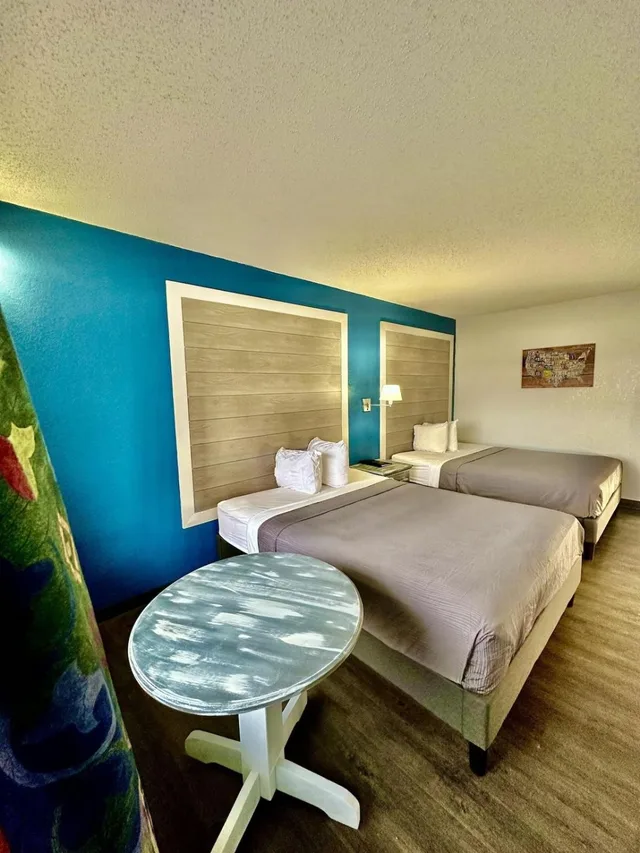 غرفة بسرير مزدوج، Ozark Inn & Suites 2/3