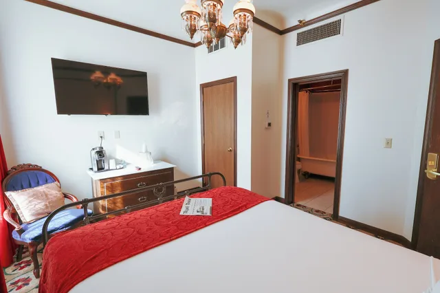 Standard, Queen Bed, Mizpah Hotel 1/3