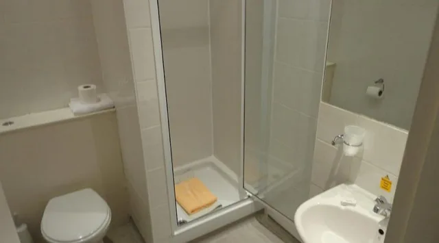 غرفة ثلاثية بثلاثة أسرّة، The Sandyford Hotel 1/1