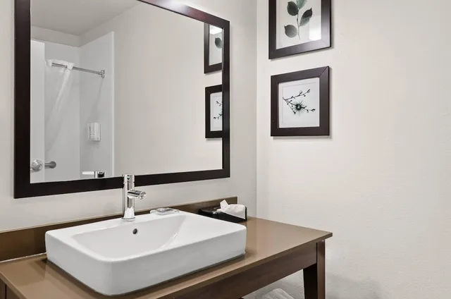 جناح بسريرين كوين بغرفة نوم واحدة، Country Inn Suites By Radisson Roanoke Va 8/10
