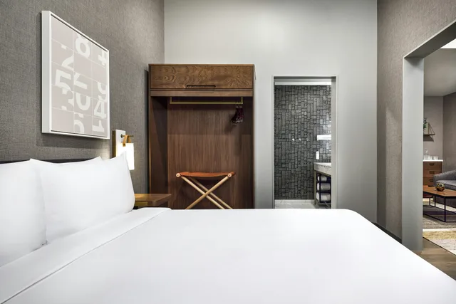 جناح جونيور بسرير كينج لذوي الإعاقة، The Slate Hotel Denver Downtown Tapestry By Hilton 4/10