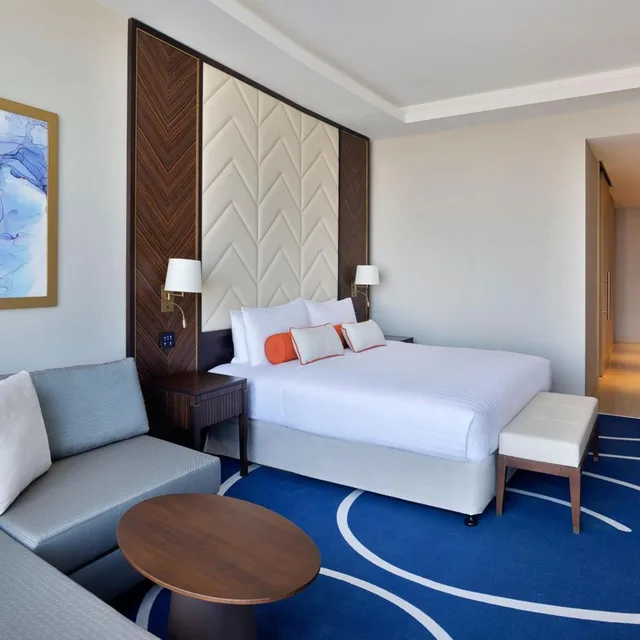 غرفة غراند ديلوكس بسرير كينج بإطلالة على المدينة، فندق ماريوت جدة طريق المدينة(Jeddah Marriott Hotel Madinah Road) 3/7