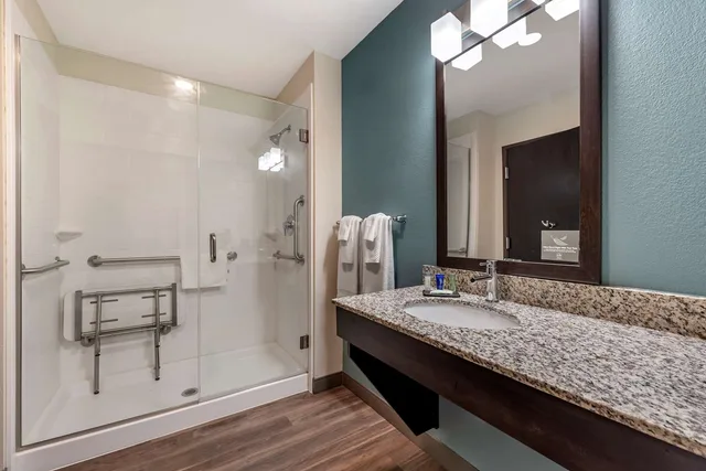 غرفة بسرير كينج لذوي الإعاقة، Sleep Inn Newberry Crane 6/8