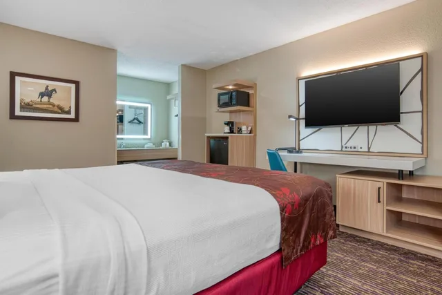 غرفة بسرير كينج بحوض استحمام لذوي الإعاقة، Best Western Vicksburg 2/8