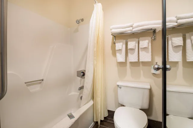 غرفة بسرير كوين مع أريكة لذوي الإعاقة، Best Western Mt. Hood Inn 4/4