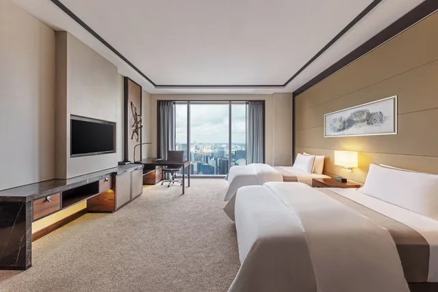 Guest Room, 2 Double Beds, Middle Floor، The Westin Singapore 2/7