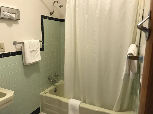 غرفة بسرير كوين، Motel Grand 5/5