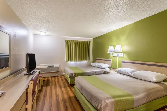 غرفة بسرير كوين، Motel6 Great Falls, MT 1/9