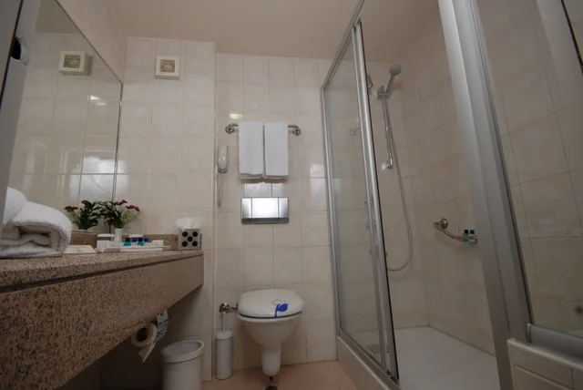 غرفة اقتصادية بسرير مزدوج، Class Hotel 1/2