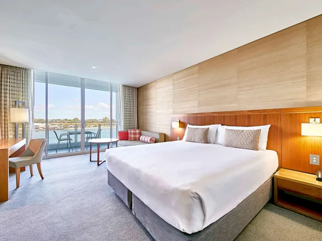 Superior, King Bed, Water View، The Sebel Mandurah 4/10