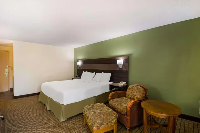 غرفة، Best Western Prairie Inn & Conference Center 6/9