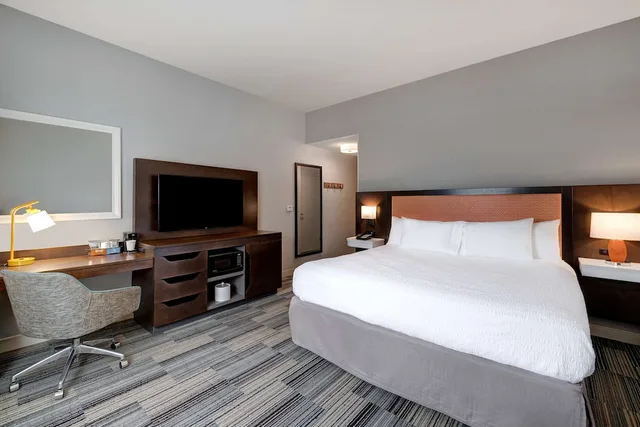 غرفة قياسية بسرير كينج، Hampton Inn And Suites Tulare 4/8