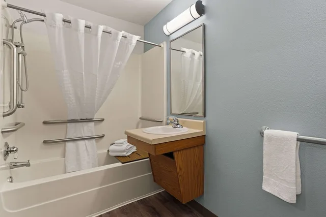 غرفة قياسية بسرير مزدوج مع أريكة، WoodSpring Suites Macon North I-75 2/2
