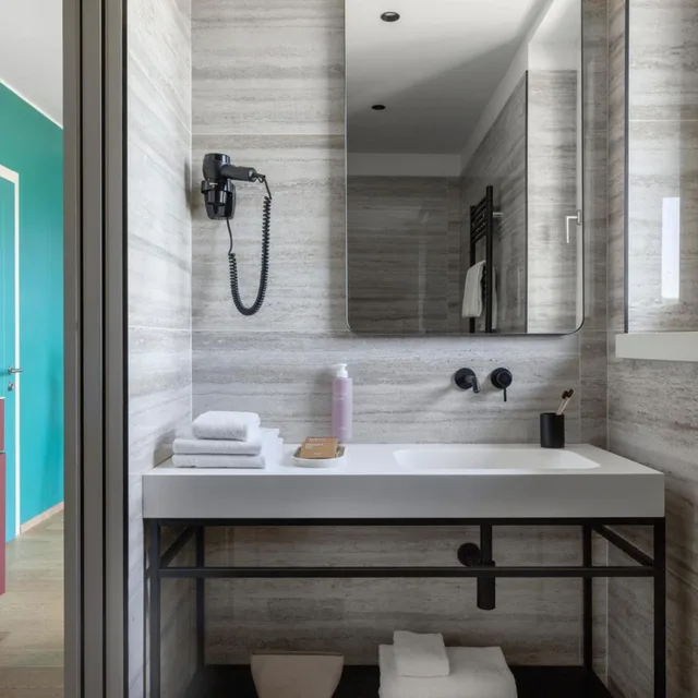جناح بجاكوزي، Adoro Hotel 10/10
