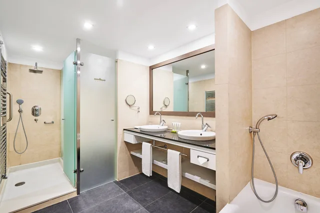 Suite, King Bed, Beach Front, Terrace، Le Meridien Ra Beach Hotel And Spa 5/5