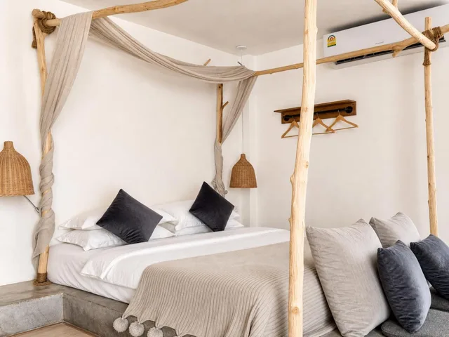 غرفة عائلية بحوض استحمام، Yolo Bangkok Boutique Hotel 1/9