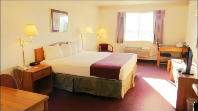 غرفة قياسية مفردة بسرير كينج، Peppermill Empress Inn 2/6