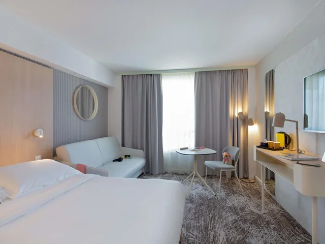 غرفة كلاسيكية بسرير مزدوج مع أريكة، Hotel Novotel Aix En Provence Pont De L'arc Fenouilleres 1/10