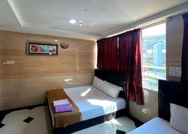 غرفة ثلاثية بسرير مزدوج وسرير فردي، Kota Damansara Boutique Hotel 1/3