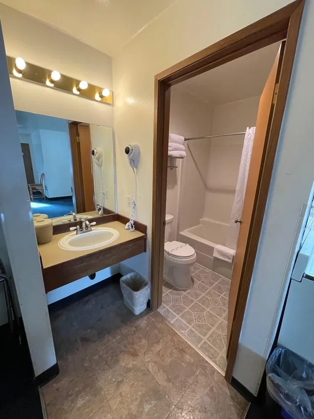 غرفة قياسية بسريرين كوين بمطبخ صغير، Fairground Inn Monroe WA 4/4
