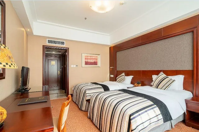 Room, Twin Beds, Sea View, Yantai Golden Gulf Hotel 1/2