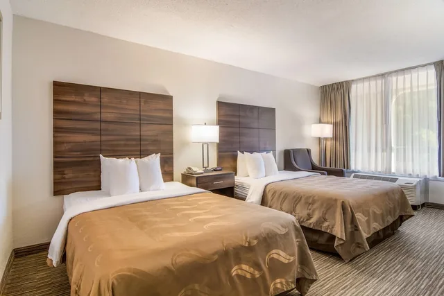 غرفة قياسية بسريرين مزدوجين للمدخنين، Quality Inn Suwanee I-85 2/3
