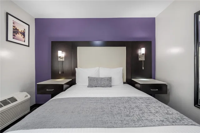 Family Suite, 2 Queen Beds, Surestay Hotel By Best Western Beverly Hills West 16/17