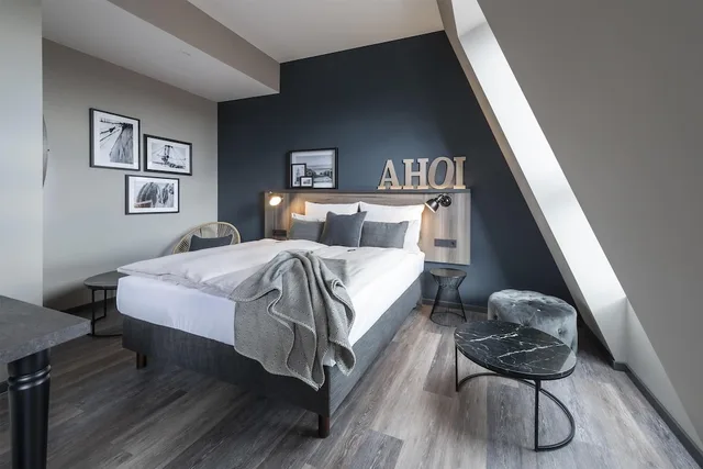 غرفة قياسية بسرير كوين في طابق مرتفع، HARBR. hotel Ludwigsburg 9/10