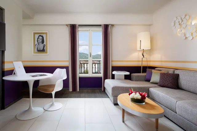Village, Suite, King Bed, Paris Saint Tropez 8/10