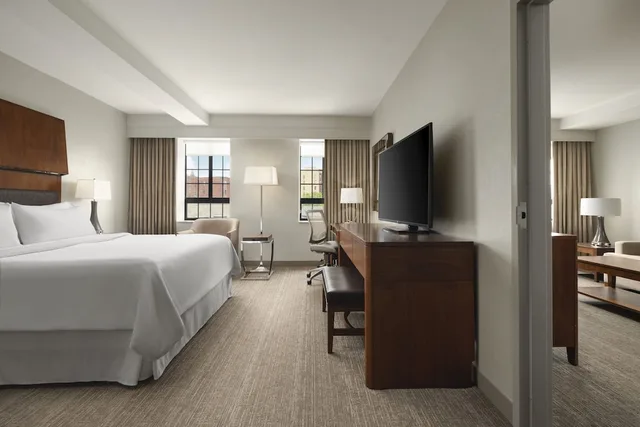 جناح سوبيريور بسرير مزدوج بإطلالة على المدينة بغرفة نوم واحدة، The Westin Portland Harborview 3/4