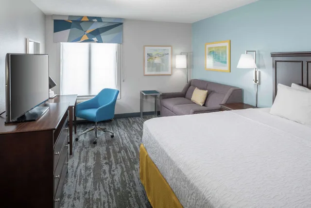 غرفة بسرير كينج لذوي الإعاقة، Hampton Inn Suites Miami Doral Dolphin Mall 1/4