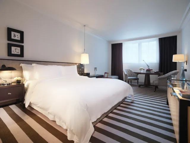 Executive, King Bed, Rosewood London 2/4