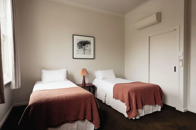 غرفة قياسية بسريرين منفصلين، NAUGHTONS PARKVILLE HOTEL 3/9