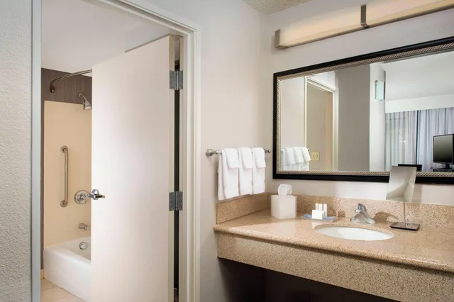 جناح بسرير كينج، Courtyard By Marriott San Antonio Seaworld Lackland 2/2