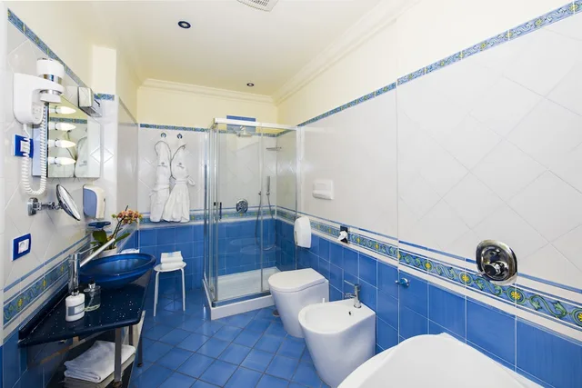 غرفة ديلوكس بسرير كوين بإطلالة على البحر، Hotel Margherita 9/10