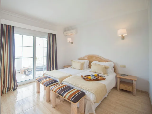شقة بسريرين منفصلين بشرفة بغرفتي نوم مع أريكة، Ona Village Cala D Or 3/10