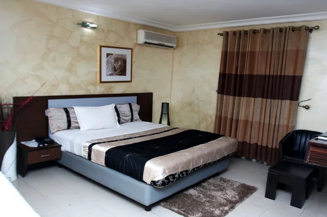 Executive, Queen Bed, Jonaith Hotels & Suites 1/2