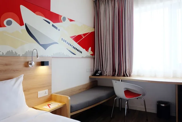 غرفة قياسية بسرير كوين، Ibis Saigon Airport 5/9