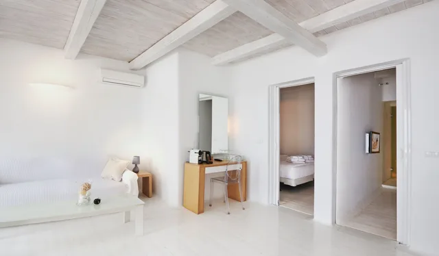Suite, Hot Tub, Rocabella Deluxe Suites And Spa 3/5